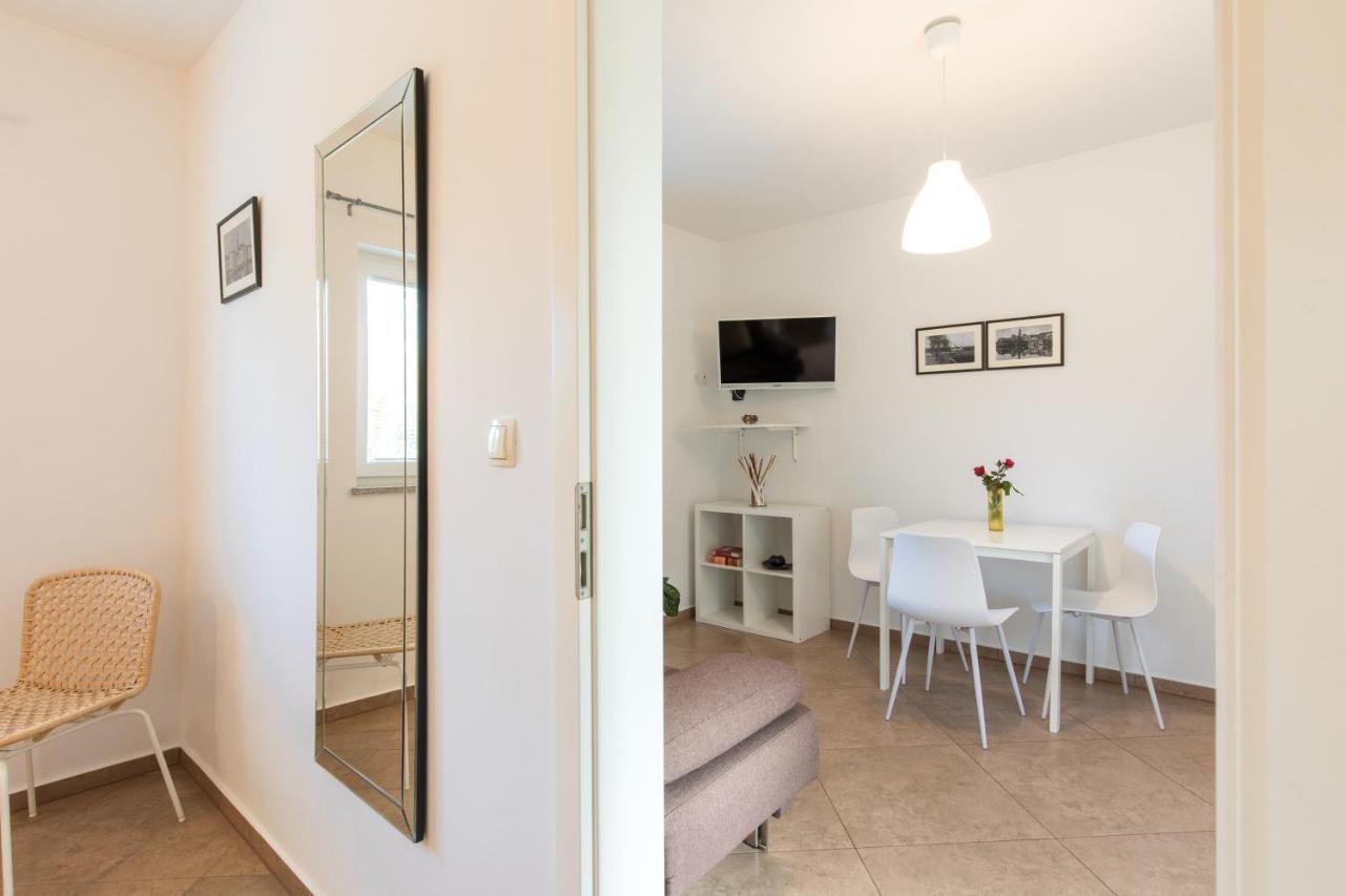 Apartments Laura Крк Экстерьер фото