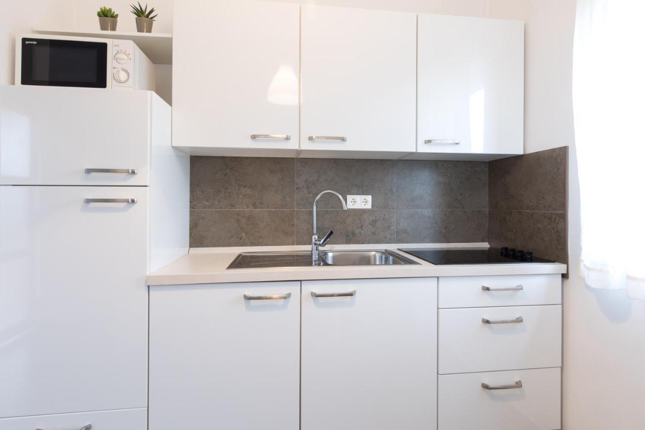 Apartments Laura Крк Экстерьер фото